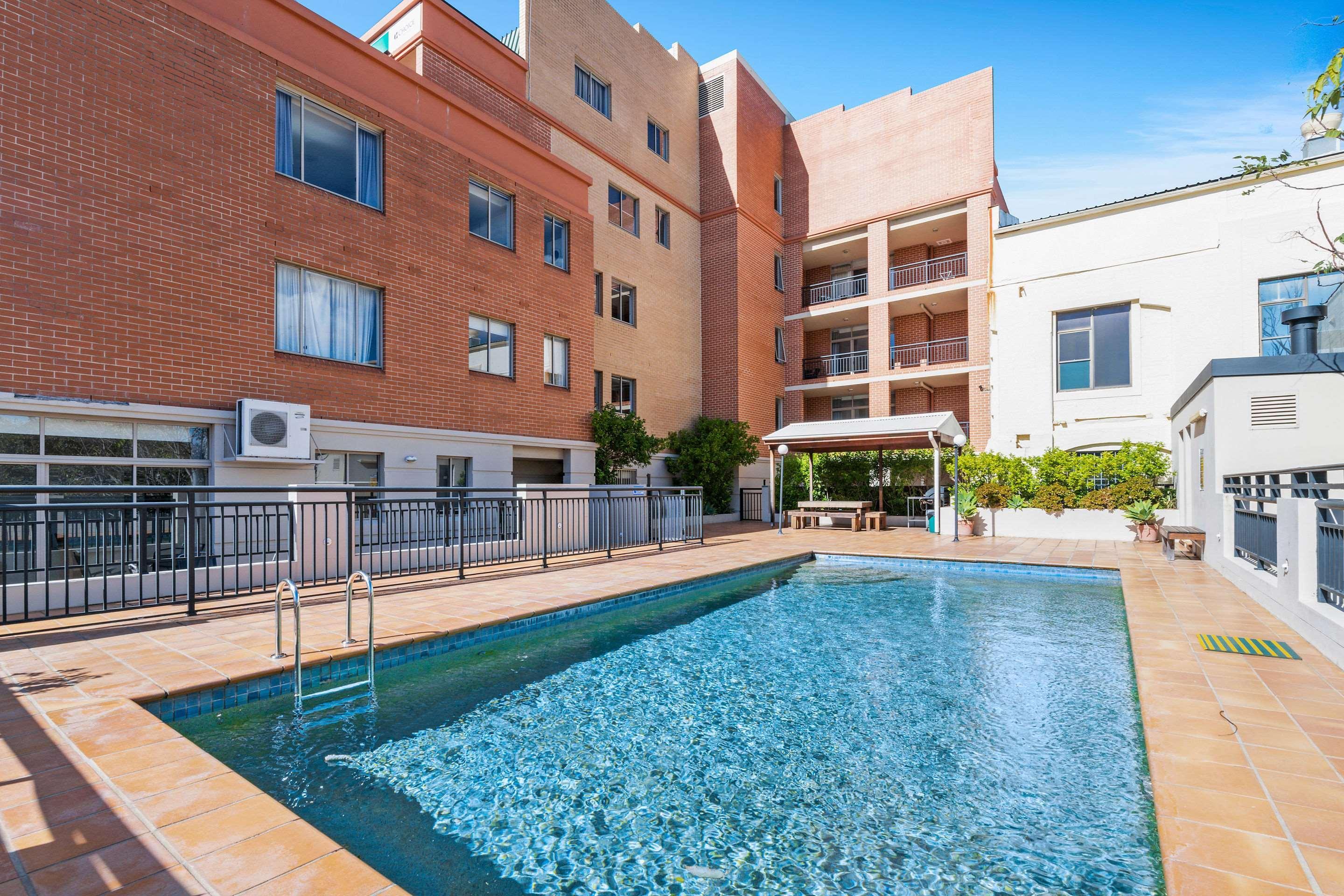 Quality Apartments Camperdown Sydney Exterior photo